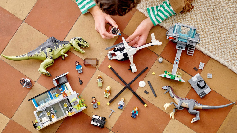LEGO Jurassic World Atak giganotozaura i terizinozaura - budowanie