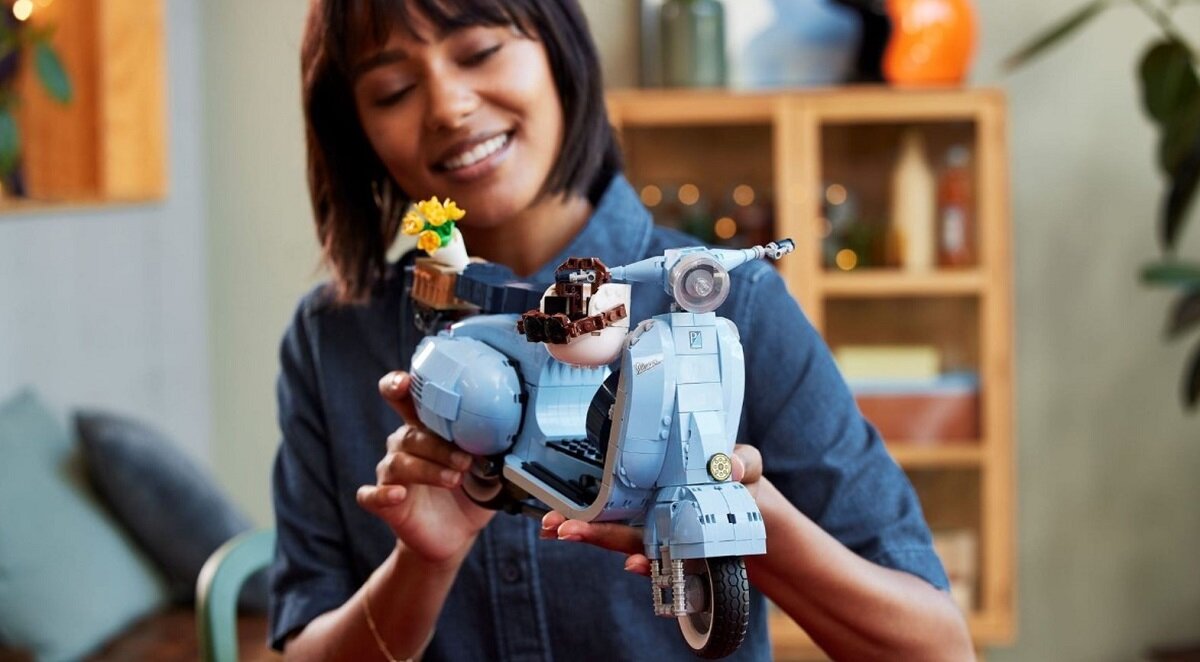 LEGO Creator Vespa 125 10298 kreatywność zabawa rozwój klocki figurki minifigurki jakość tradycja konstrukcja nauka wyobraźnia role jakość bezpieczeństwo wyobraźnia budowanie pasja hobby
