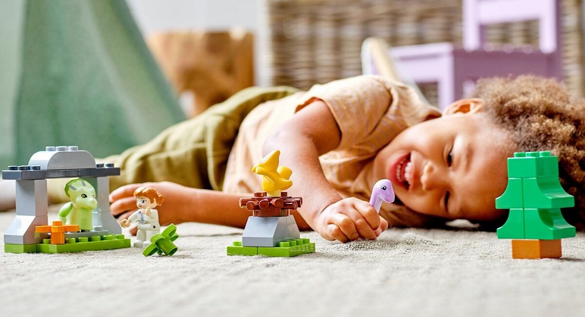 LEGO Duplo Jurassic World Dinozaurowa szkółka 10938 Zestawy Jurassic World dla przedszkolaków Małe dinozaury z Jurassic World