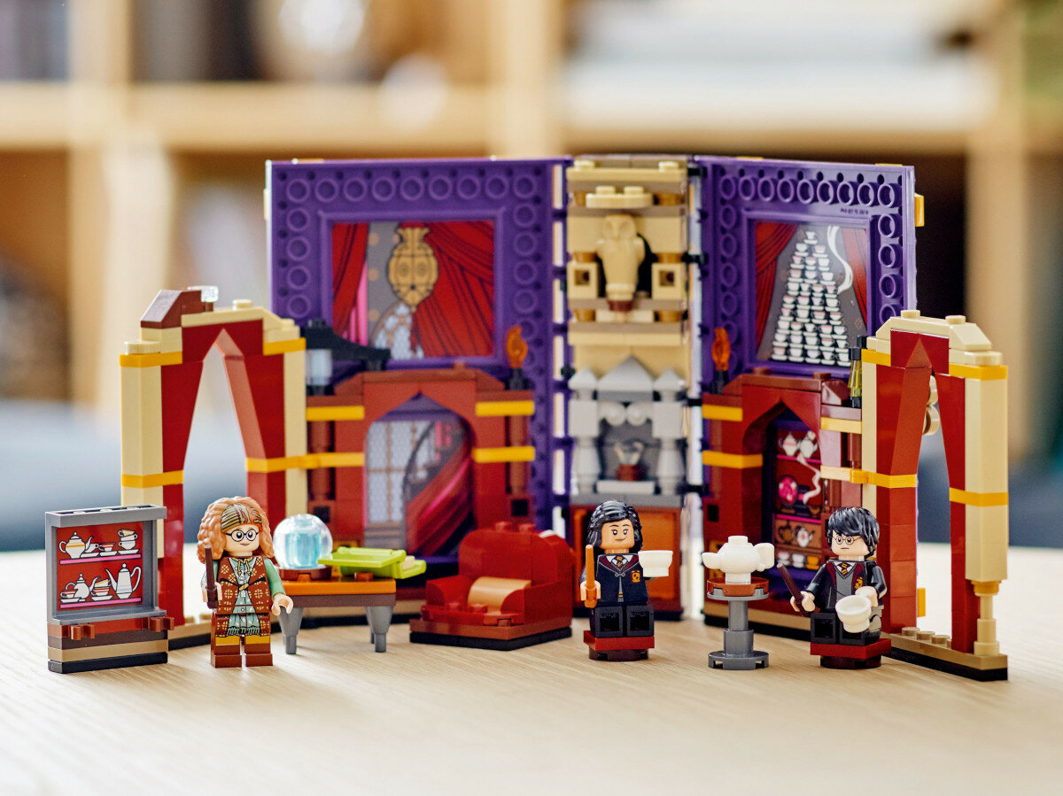 LEGO Harry Potter Chwile z Hogwartu: zajęcia z wróżbiarstwa 76396 wyglad ksiazka