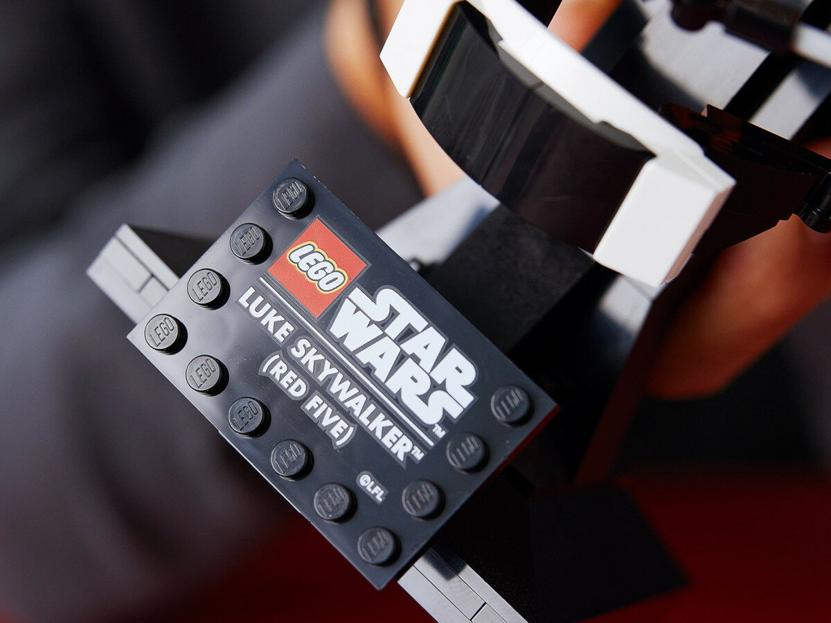 LEGO Star Wars Hełm Luke’a Skywalkera - Czerwony Pięć 75327 tabliczka kolejkcja