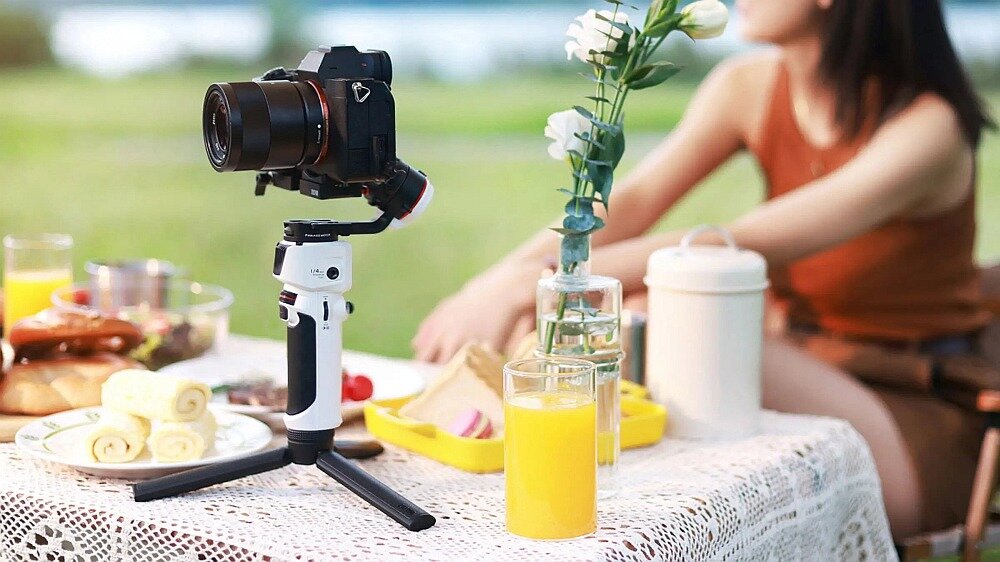 Gimbal ZHIYUN Crane M3 fotografia nagrywanie aparat smartfon ładowanie lampa led światło stabilne  łączność wydajność 