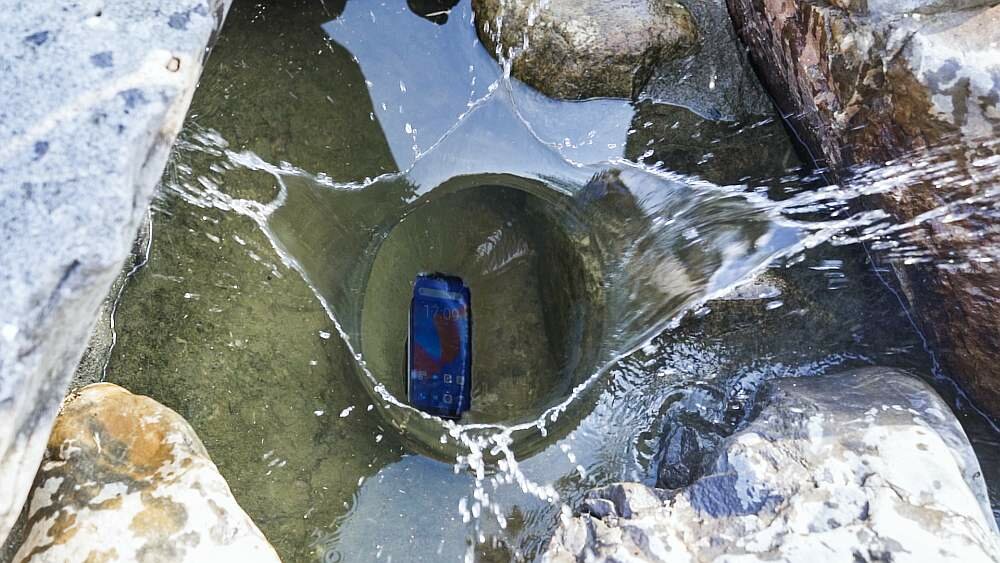 Smartfon OUKITEL WP13 ekran bateria wydajność aparat sterowanie pamięć ram procesor obudowa porty ładowanie muzyka głośniki dźwięk pojemność rozdzielczość opis dane zestaw