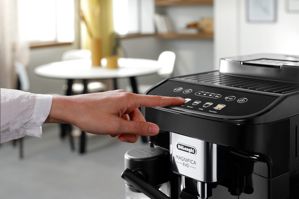 Кавоварка DELONGHI Magnifica Evo ECAM290.61.B Black проста у використанні інтуїтивно зрозуміла панель управління