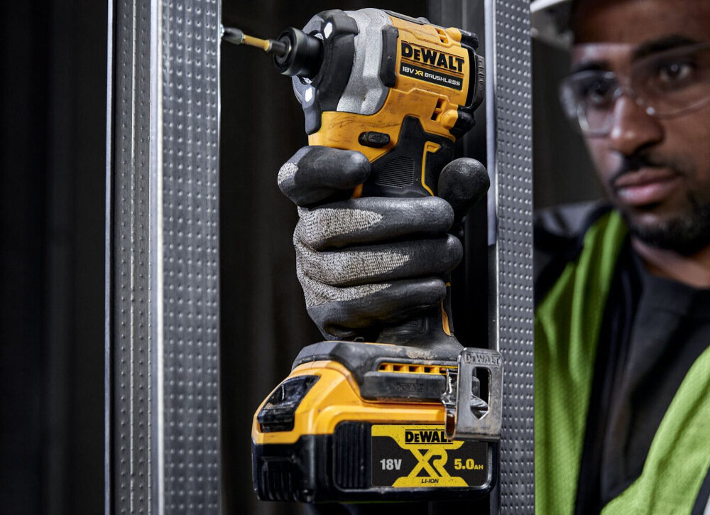 Zakrętarka udarowa DEWALT DCF850N-XJ stalowy zaczep do paska ledowy pierścień świetlny
