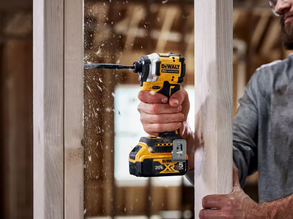 Zakrętarka udarowa DEWALT DCF850D2T-QW silnik moment obrotowy biegi