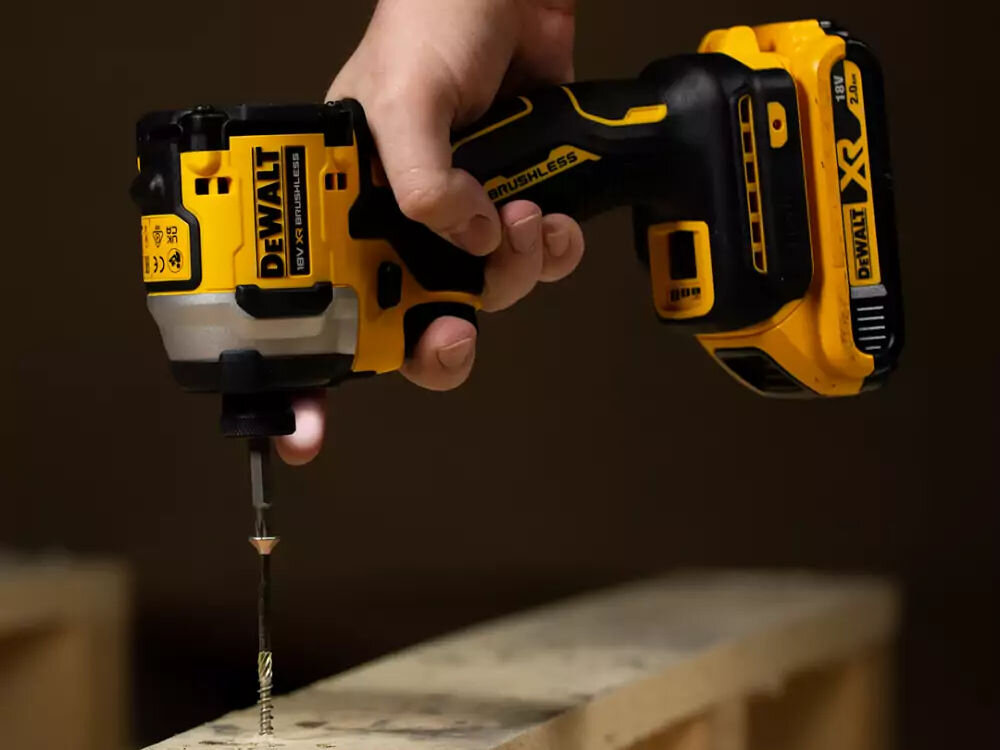 Zakrętarka udarowa DEWALT DCF850D2T-QW waga długość podświetlenie