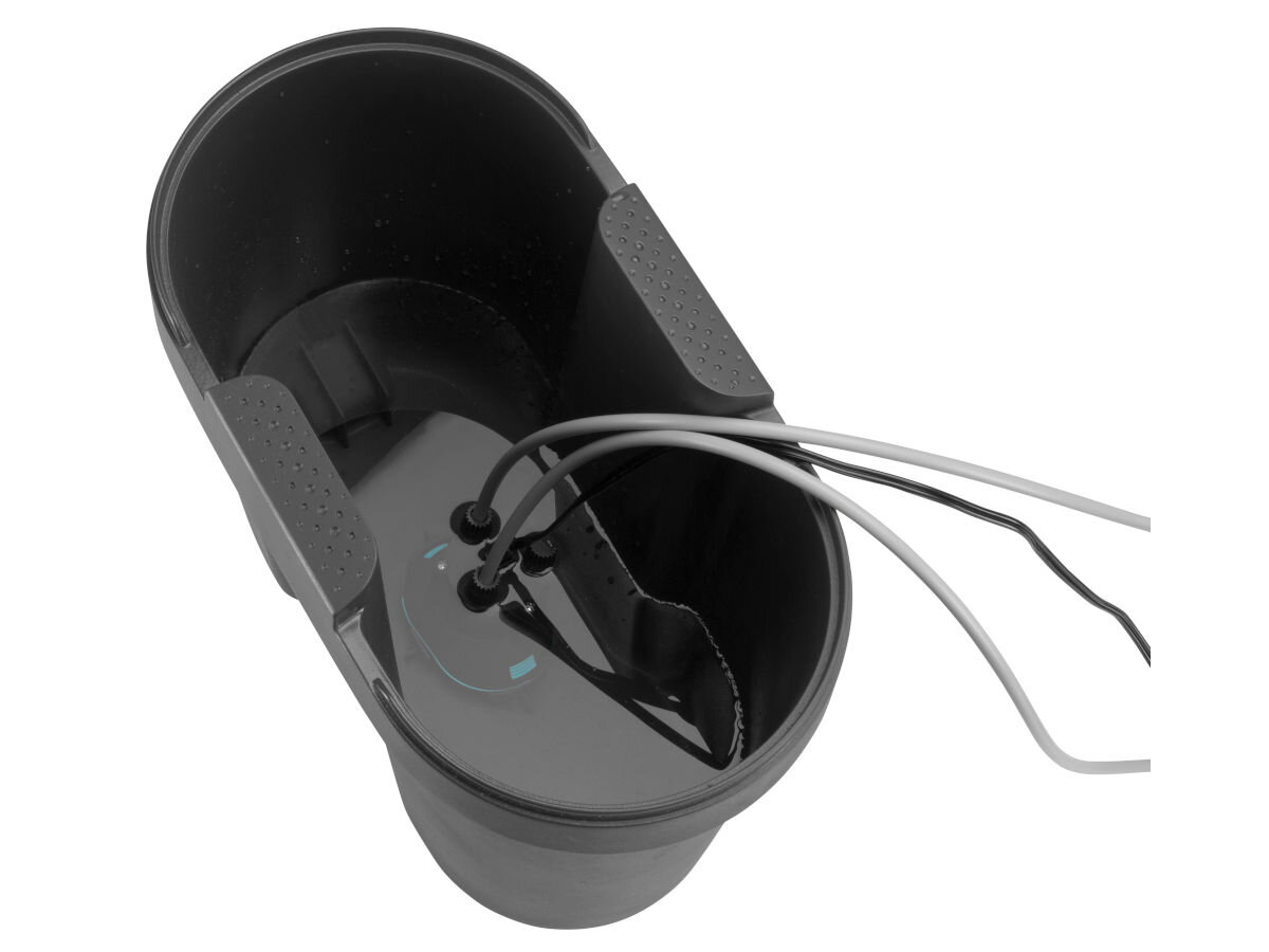 Zestaw do nawadniania GARDENA 13366-20, intuicyjne, programowanie, montaż, instalacja, na białym tle wnętrze zestawu do nawadniania z 3 kablami