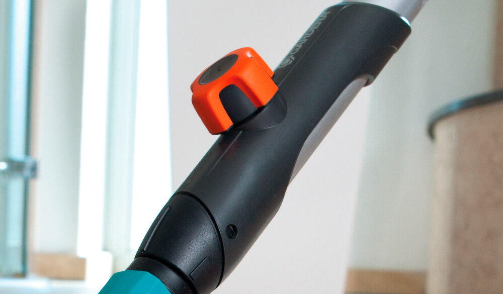Szczotka GARDENA Combisystem 3606-20 solidne trwale laczenie z trzonkiem przykrecic stabilnosc precyzja pracy sprzatanie szybkie proste efektywne