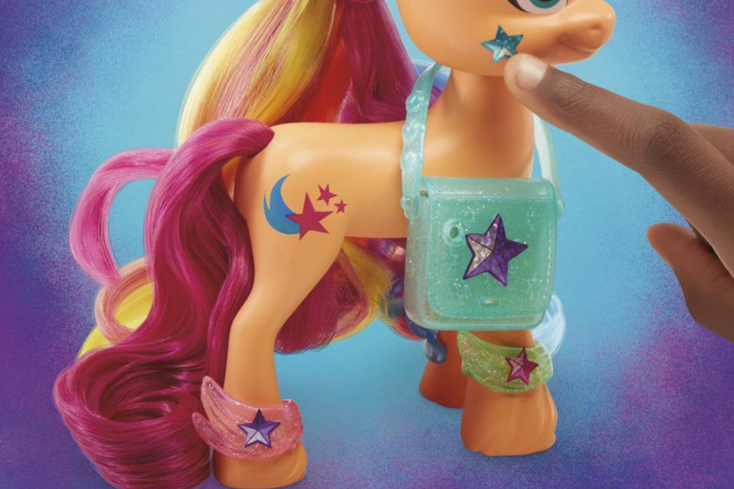 Figurka HASBRO My Little Pony Modna Tęczowa Sunny F1794 zabawa fryzjer włosy czesanie grzebień akcesoria tutoriale nauka