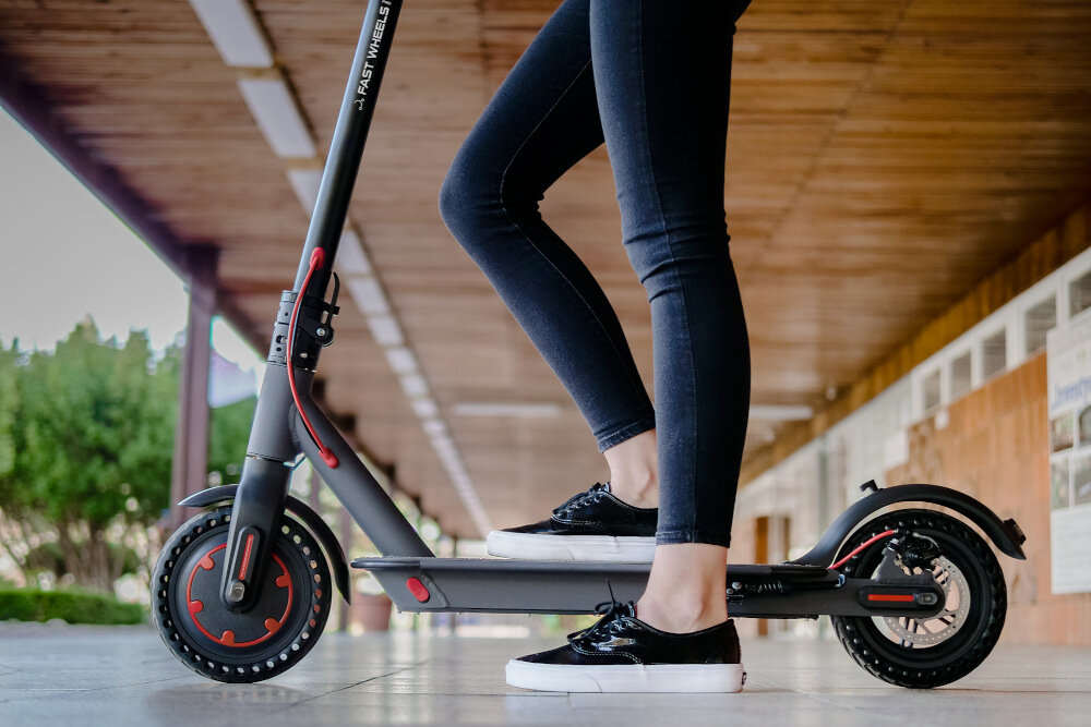 Hulajnoga elektryczna REBEL Fast Wheels Pro Czarny sHulajnoga elektryczna REBEL Fast Wheels Pro Czarny ręczny hamulec tarczowy mniejsze zużycie kół