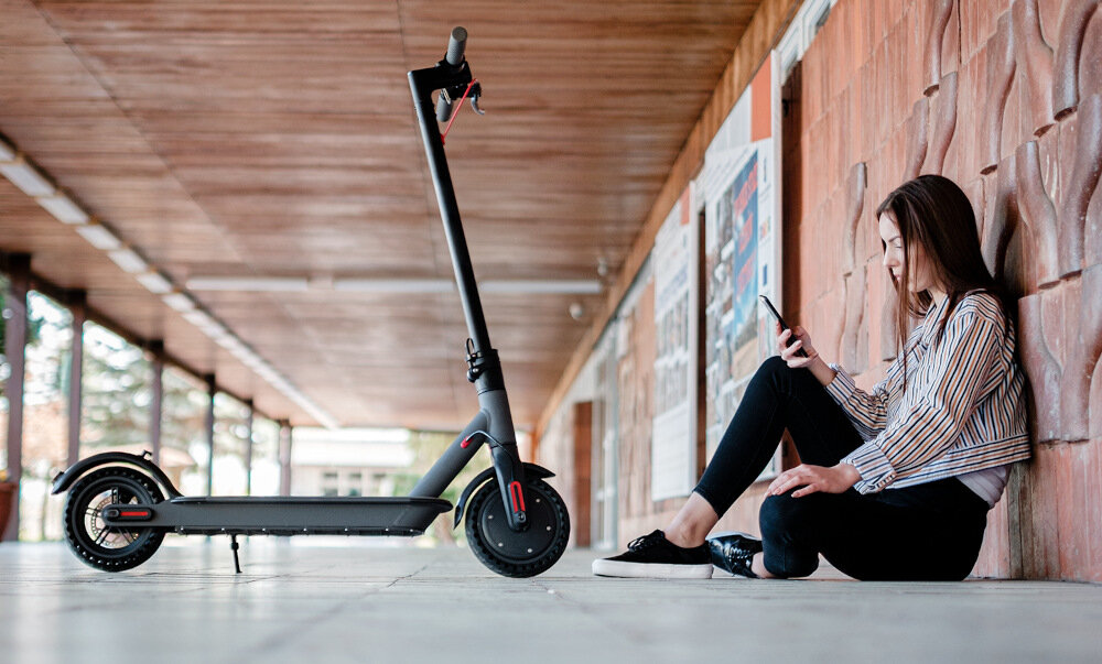 Hulajnoga elektryczna REBEL Fast Wheels Pro Czarny składana stopka w centralnym punkcie ciężkości