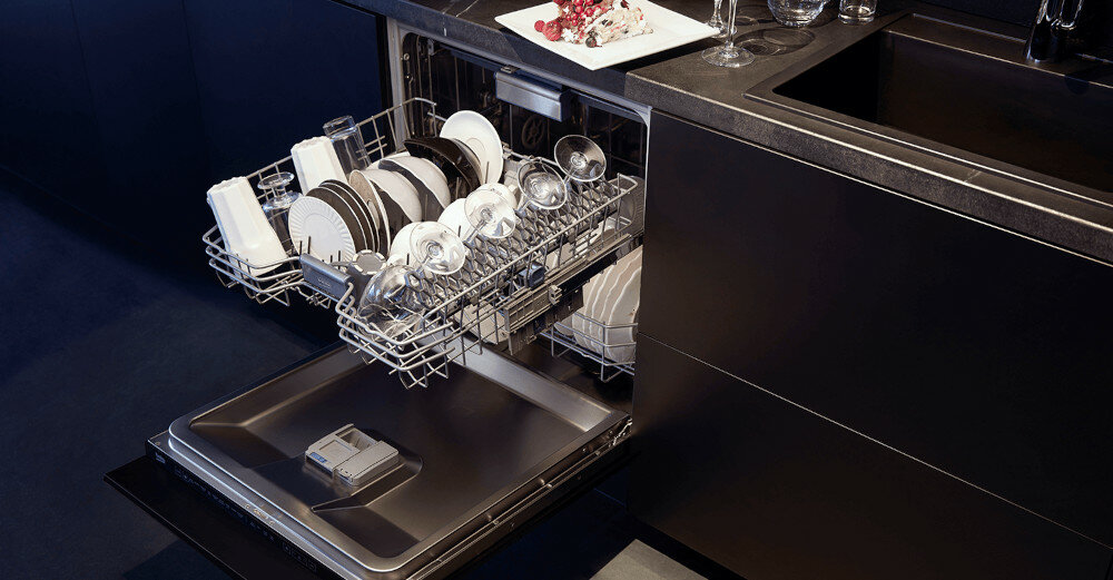 Zmywarka BEKO BDIN28645D ochrona przed uszkodzeniem uchwyt na kubek