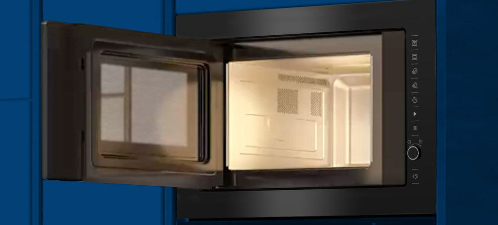 KUCHNIA MIKROFALOWA BEKO BMCB25433X doskonale widoczne oświetlenie wnętrza