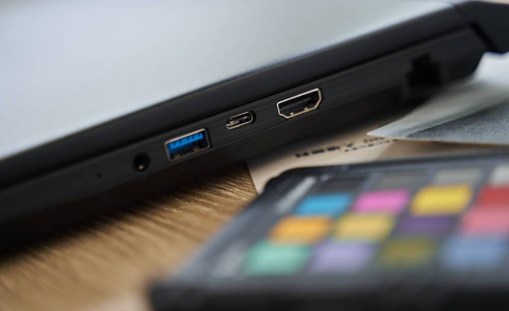 Laptop MSI Creator M16 A11UC 16 IPS i7-11800H 16GB SSD 512GB GeForce RTX3050 Windows 11 Home czytnik lini papilarnych dane bezpieczeństwo