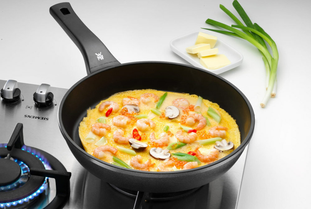 Patelnia WMF PermaDur Premium 28 cm - Ergonomiczny uchwyt wygodny stabilny chwyt zawieszenie patelni