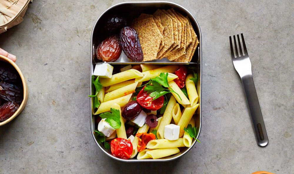 Lunch Box stalowy BLACK+BLUM BAM-SS-L003 1L stalowy widelec sztućce zawsze przy sobie separator wykonany z tworzywa sztucznego podział komory na dwie części zabranie dwóch dań lub rozdzielenie elastyczność użytkowania  