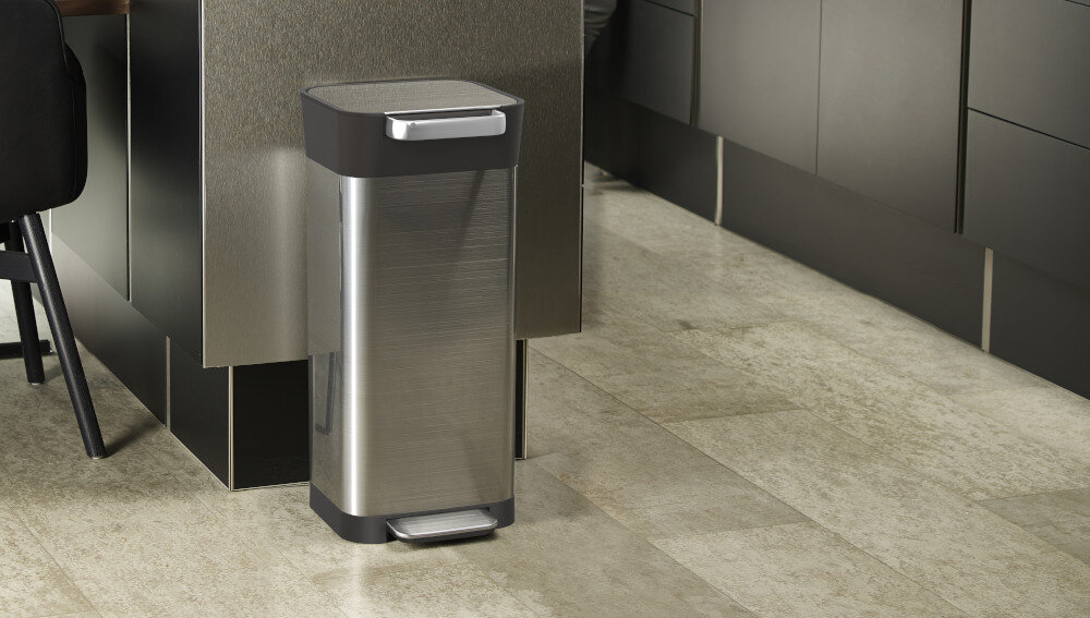 Kosz na śmieci JOSEPH JOSEPH 30037 20L Srebrno-czarny Elegancka stylistyka estetyczny design kolor kolorystyka wykonanie stal nierdzewna tworzywo sztuczne