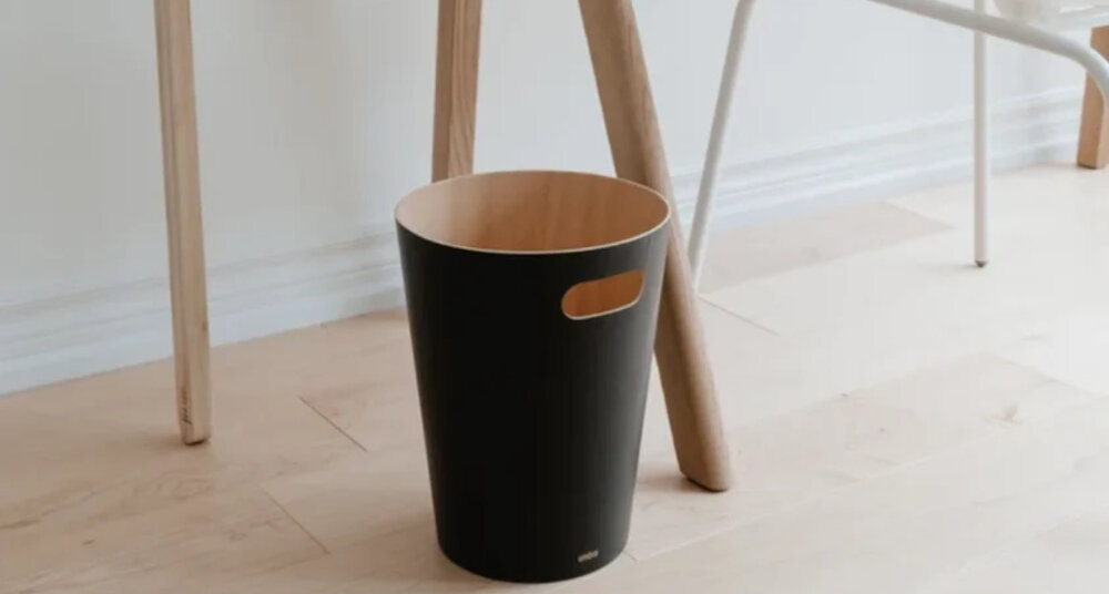 Kosz na śmieci UMBRA Woodrow 7.5 l Szary wykonczenie drewno kompaktowe wymiary