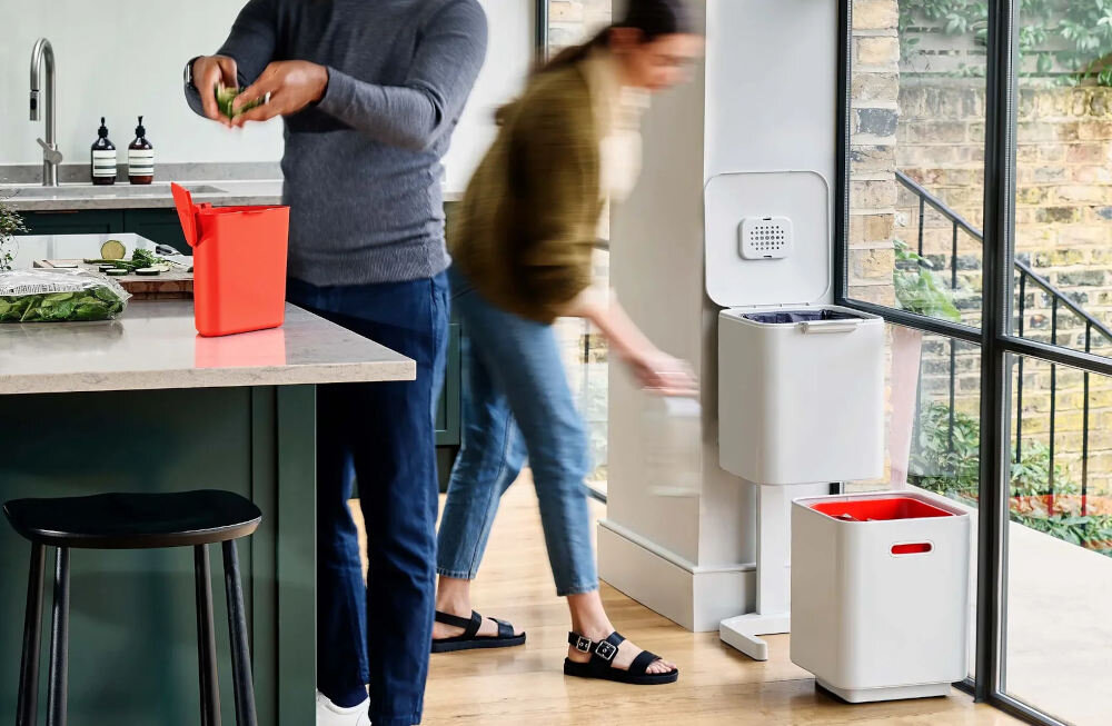 Kosz na śmieci JOSEPH JOSEPH Totem Compact 40L Biało-pomarańczowy Trzy pojemniki pojemnosc 40 l 