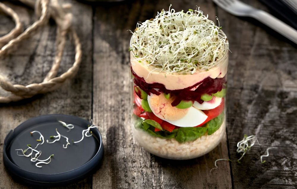 Lunch box BLACK+BLUM GR-LB-S015 wszechstronne rozwiązanie różnorodne przygotowanie posiłków szklany wkład obudowa z eko tworzywa podgrzewanie w mikrofalówce maksymalnie 2 minuty silikonowa przykrywka specjalny otwór szklany wkład silikonowa przykrywka możliwe uzywanie w piekarniku zapiekanie potraw większa elastyczność 