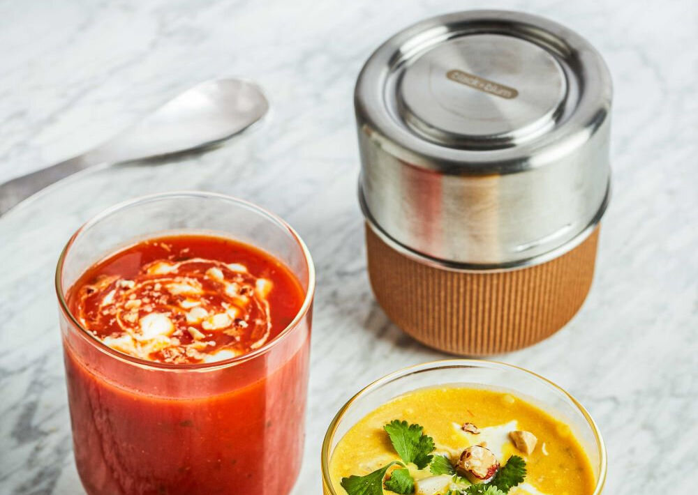 Pojemnik szklany BLACK+BLUM GR-LB-S014 0.45 L Migdałowy pojemnik na jedzenie szkło borokrzemowe osłona z eko tworzywa silikonowa pokrywka stalowe wieczko zaokrąglone krawędzie mozliwość używania w mikrofalówce piekarniku zamrażalce mozliwośc uzywania w zmywarce komfort użytkowania  