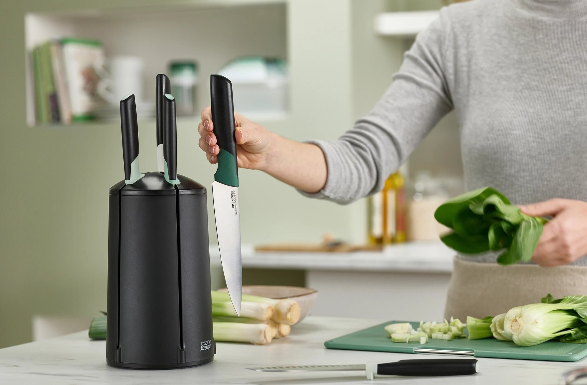 Zestaw nozy JOSEPH JOSEPH Elevate Sage 10541 (6 elementow) kolekcja wykonanie obrotowy stojak antyposligowa podstawa