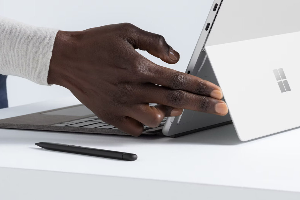 Surface Pro 8 Thunderbolt™ 4 4K