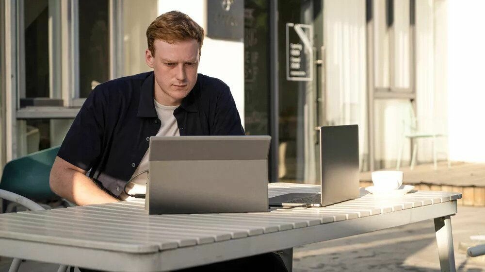 Czytnik E-Booków ONYX Boox Mira 13.3 ekran bateria aparat procesor ram pamięć pojemność rozdzielczość zdjęcia filmy opis dane cechy blokady system łączność wifi bluetooth obudowa szkło odporność porty muzyka transfer sieć przekątna matryca waga czujniki