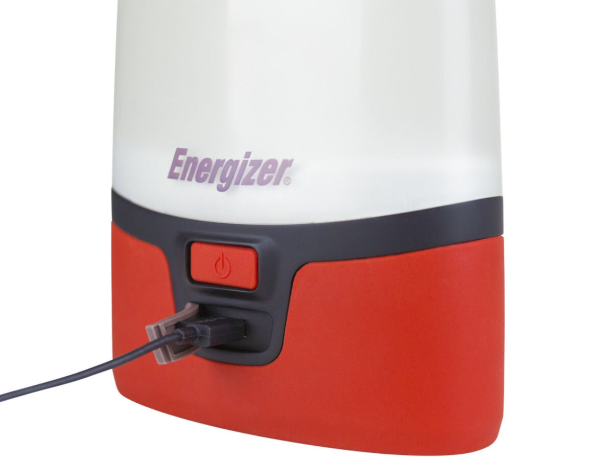 Latarka ENERGIZER Vision Lantern, powierzchnie, uchwyt, obudowa, zachlapanie, na białym tle zbliżenie na wpięcie do portu ładowania latarki