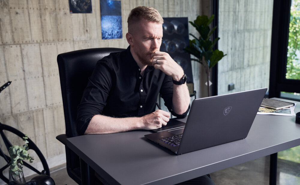 Laptop MSI Creator Z16  -  Windows 11 Professional