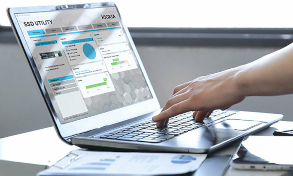 KIOXIA Exceria Plus G2 1TB SSD laptop