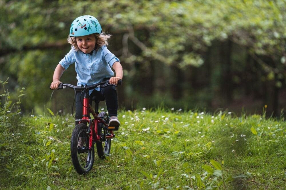 Kask HORNIT Jurassic DIM930 Wielokolorowy dla Dzieci (rozmiar M) regulacja rozmiar obwód głowy