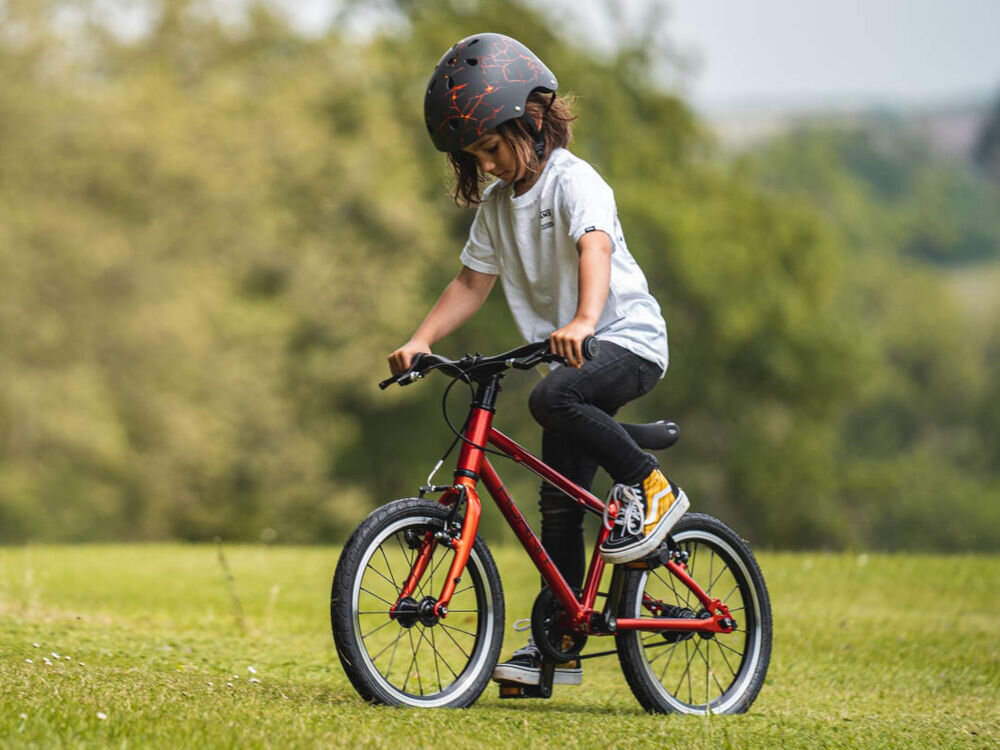 Kask HORNIT Lava LAS828 Czarno-pomarańczowy dla Dzieci (rozmiar S) regulacja rozmiar obwód głowy