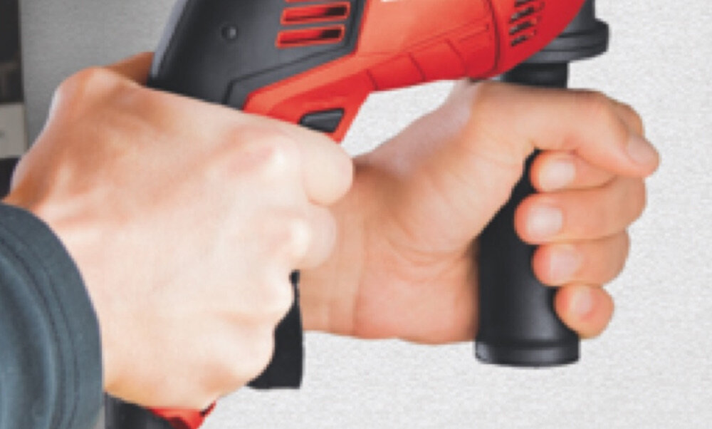 Wiertarka udarowa EINHELL TC-ID 720-1 E solidny uchwyt kompaktowa konstrukcja do użytkowania w warunkach domowych w profesjonalnych i przemysłowych warsztatach ergonomiczna rękojeść główna rękojeść dodatkowa okładzina antypoślizgowa