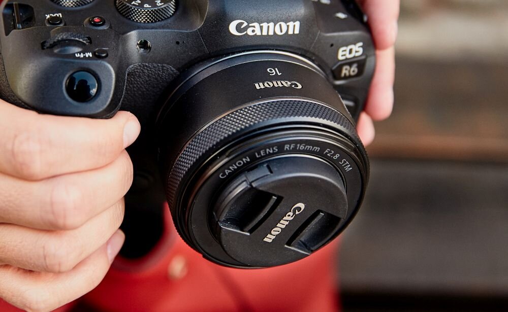 Obiektyw CANON RF 16 mm f-2.8 STM  ogniskowa przysłona ostrość pierścienie optyka soczewki powłoki montaż bagnet światło jasność zoom filtry waga