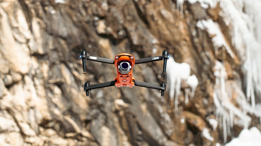 Dron AUTEL ROBOTICS Evo Lite+ bateria lot sterowanie akrobacje czas lotu zasięg funkcje lądowanie kamera rozdzielczość filmy zdjęcia nagrywanie jakość ładowanie aplikacja przesył pilot śmigła stabilizacja fotografia waga wymiary konstrukcja obudowa korpus ramiona silnik
