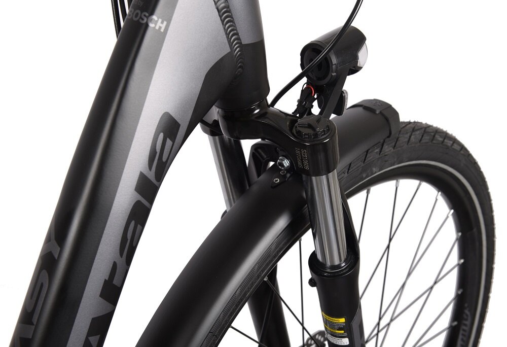 Rower elektryczny ATALA B-Easy czarnym kolorze oświetlenie na przód i tył osłona łańcucha bagażnik