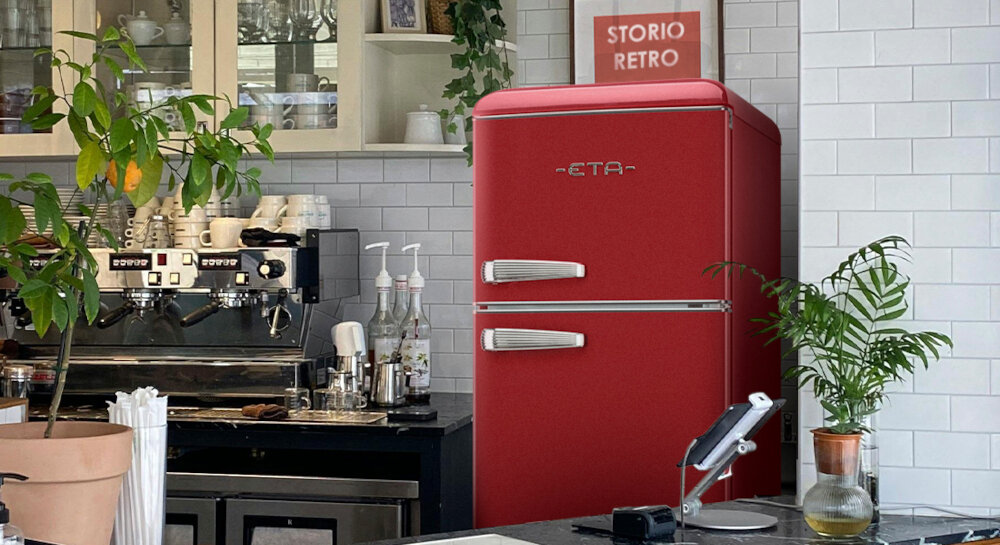 LODÓWKA ETA STORIO 253490030E RETRO wizualizacja urządzenie klasa energetyczna E zużycie energii 179 kWh klasa mrożenia 4 gwiazdki pojemna zamrażarka bezpieczeństwo przy braku prądu 18 godzin świeżość produktów