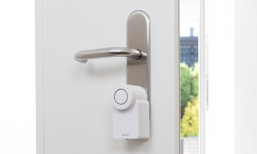 Zamek szyfrowy NUKI Smart Lock 3.0 prosty montaz kompatybilnosc zasilanie 4 baterie AA do montazu wewnatrz pomieszczenia