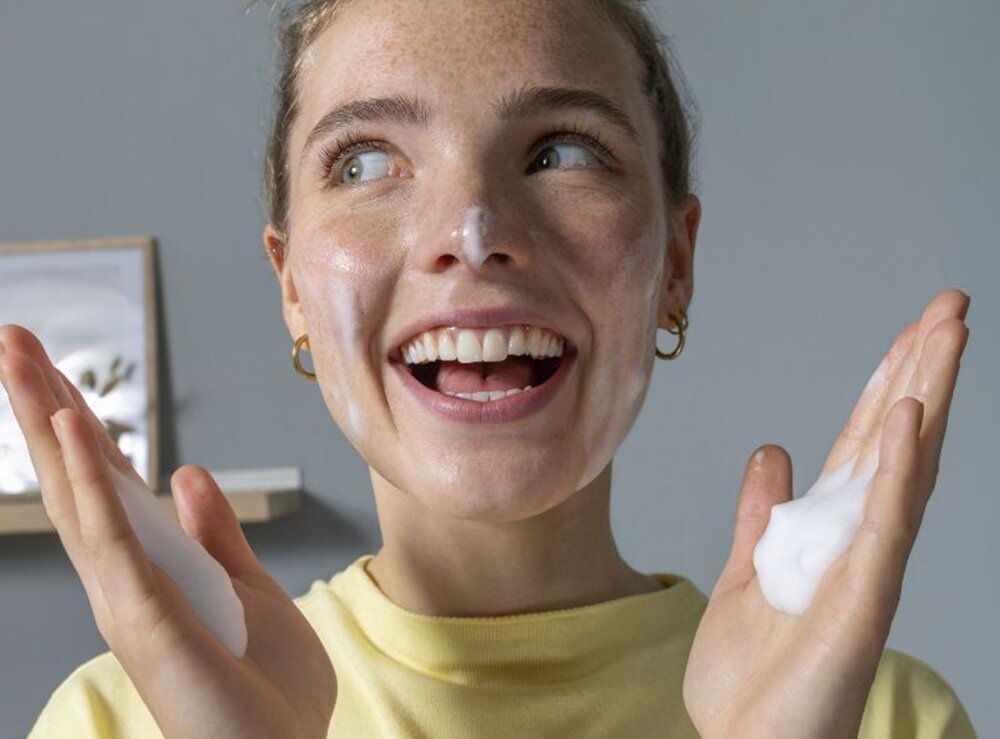 Urządzenie do mikrodermabrazji BEURER FC 41 dogłębne oczyszczanie, naturalna regeneracja, poprawa kolorytu