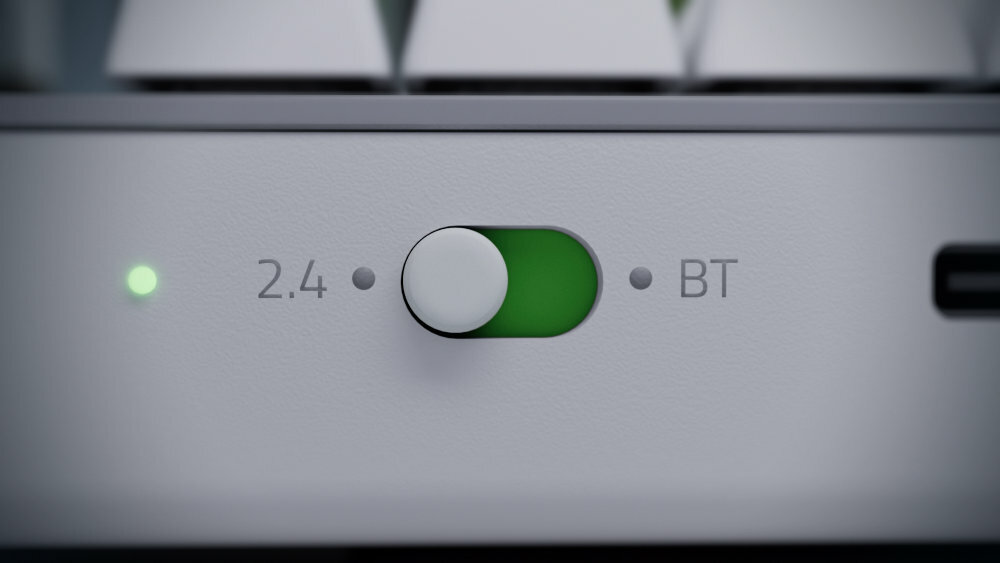 Klawiatura-RAZER-Pro-Type-Ultra-bezprzewodowa-komunikacja
