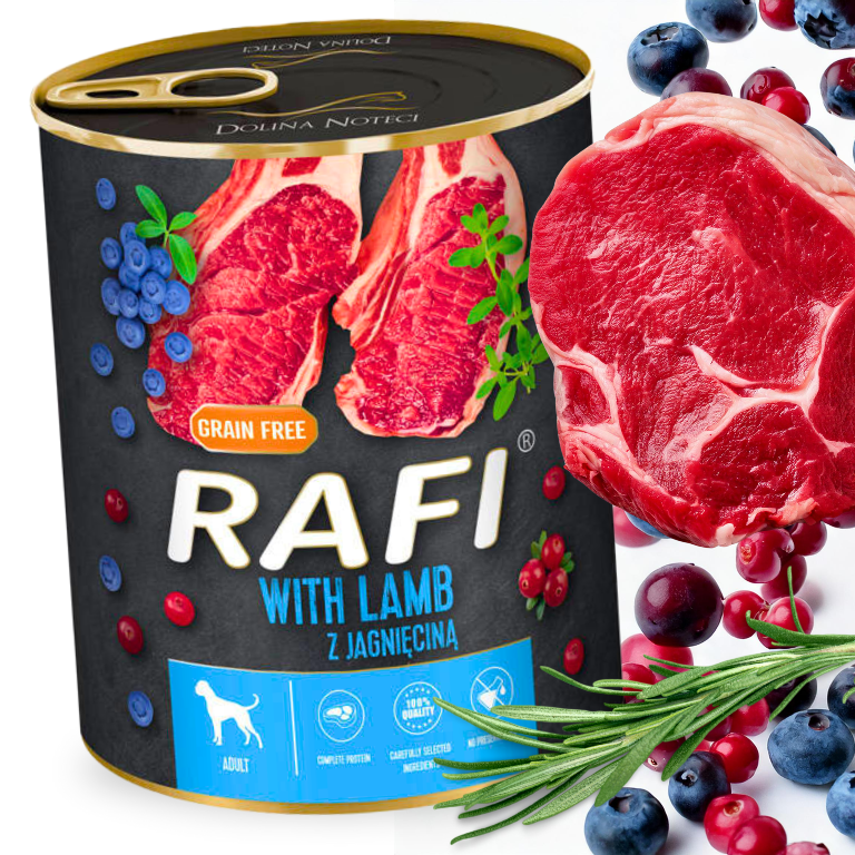 Puszka mokrej karmy dla psa marki RAFI z jagnięciną, ozdobiona grafiką mięsa i owoców. Na etykiecie widnieje napis \'Grain Free\', \'RAFI WITH LAMB Z JAGNIĘCINĄ\' oraz ikony wskazujące na jakość i skład produktu.