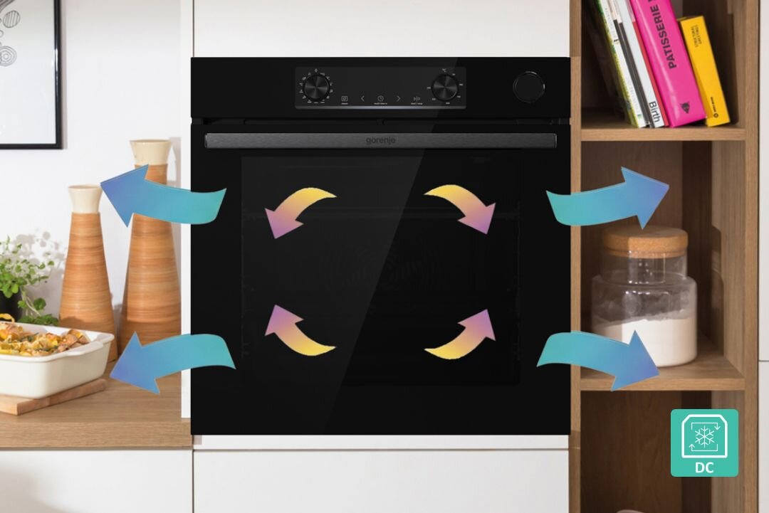 PIEKARNIK GORENJE BSA6737E15BG Piekarnik do zabudowy z widoczną grafiką obiegu gorącego powietrza wewnątrz komory. Strzałki ilustrują równomierną dystrybucję ciepła, podkreślając efektywne pieczenie