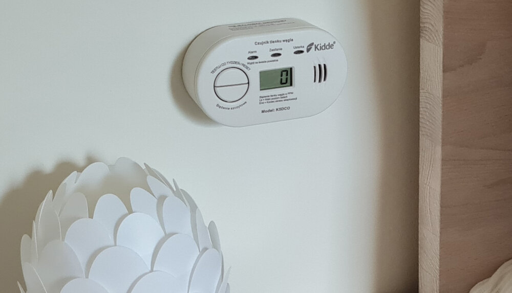 Czujnik tlenku węgla czadu KIDDE 7C0 Zaawansowana technologia wykonywania pomiaro niezawodny sensor elektromechaniczny czerwona dioda LED glosny alarm dzwiekowy o sile 85 dB
