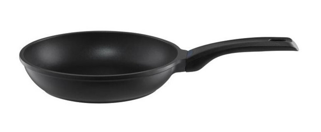 Patelnia AMBITION Ultimo 28 cm do uzytkowania na wszystkich typach kuchenek wykonanie wygodne uchwyty grube dno