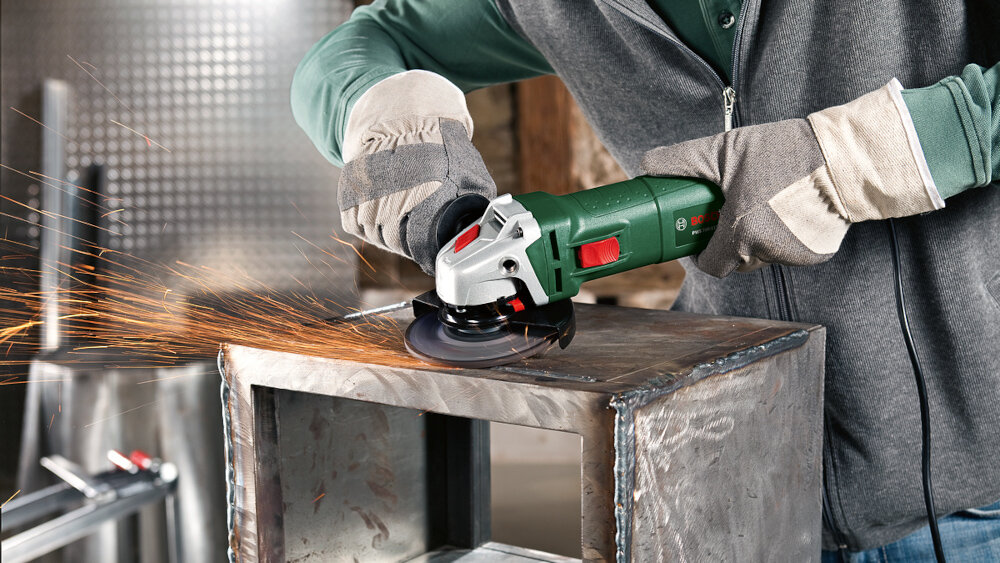 Szlifierka kątowa BOSCH PWS 750-125 06033A240D obroty do 12000 obr/min silnik szczotkowy moc 750 W wydajne dzialanie do pracy na niskich i wysokich obrotach efektywne szlifowanie roznych materialow