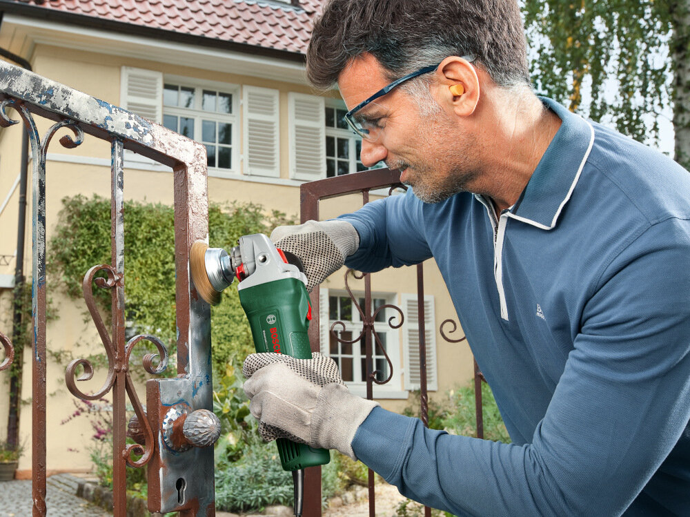 Szlifierka kątowa BOSCH PWS 750-125 06033A240D do pracy w metalu i kamieniu do szlifowania plerowania czyszczenia odslaniania powierzchni 