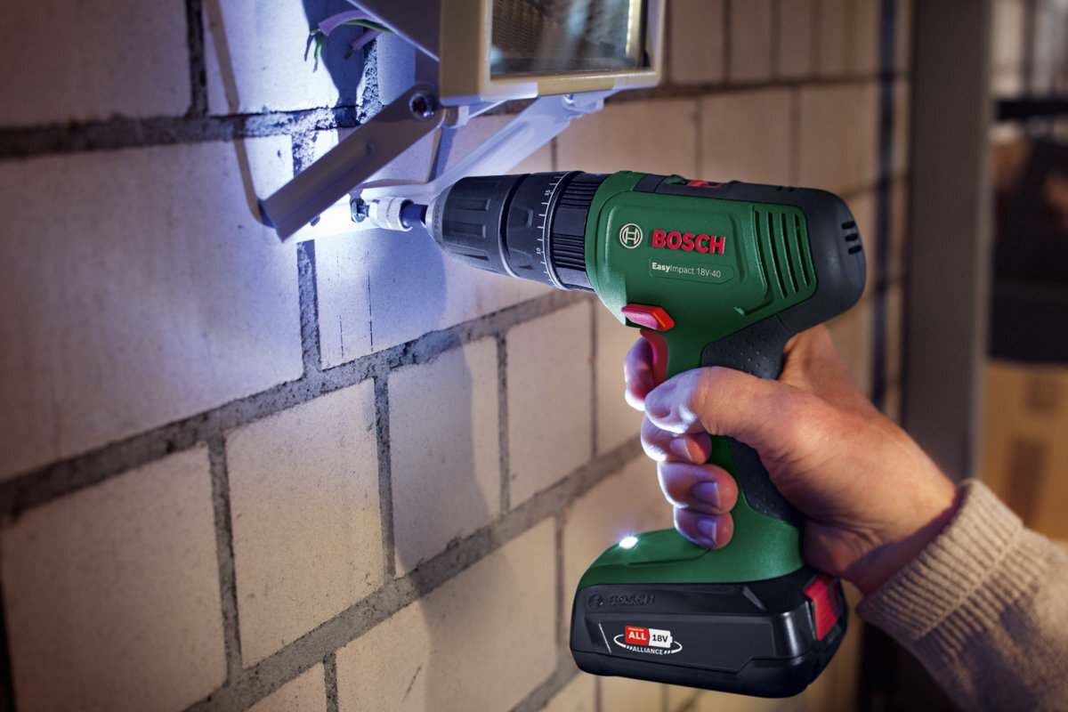 Wiertarko-wkrętarka BOSCH EasyImpact 18V-40 wielofunkcyjność oświetlenie
