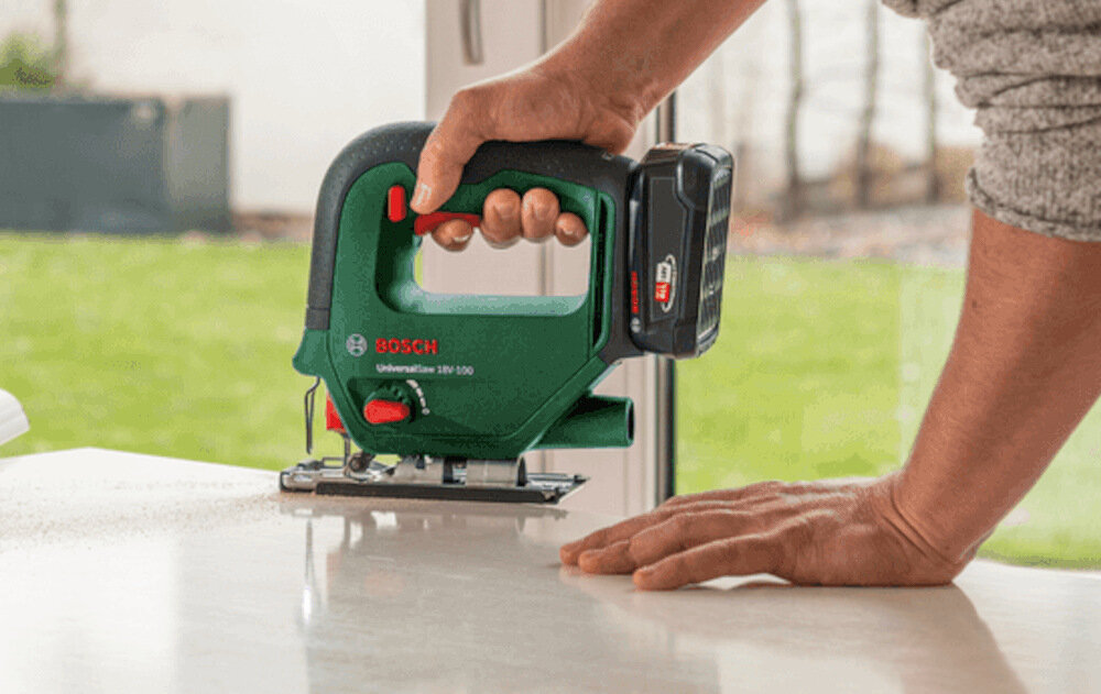 Wyrzynarka BOSCH UniversalSaw 18V-100 0603011100 silnik szczotkowy predkosc brzeszczotu do 3600 skok/min dlugosc skoku do 20 mm